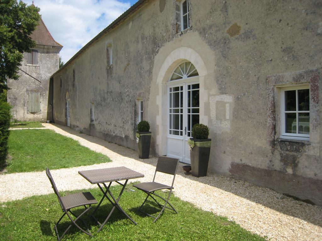 مبيت وإفطار Léoville Chateau De Puyrigaud المظهر الخارجي الصورة