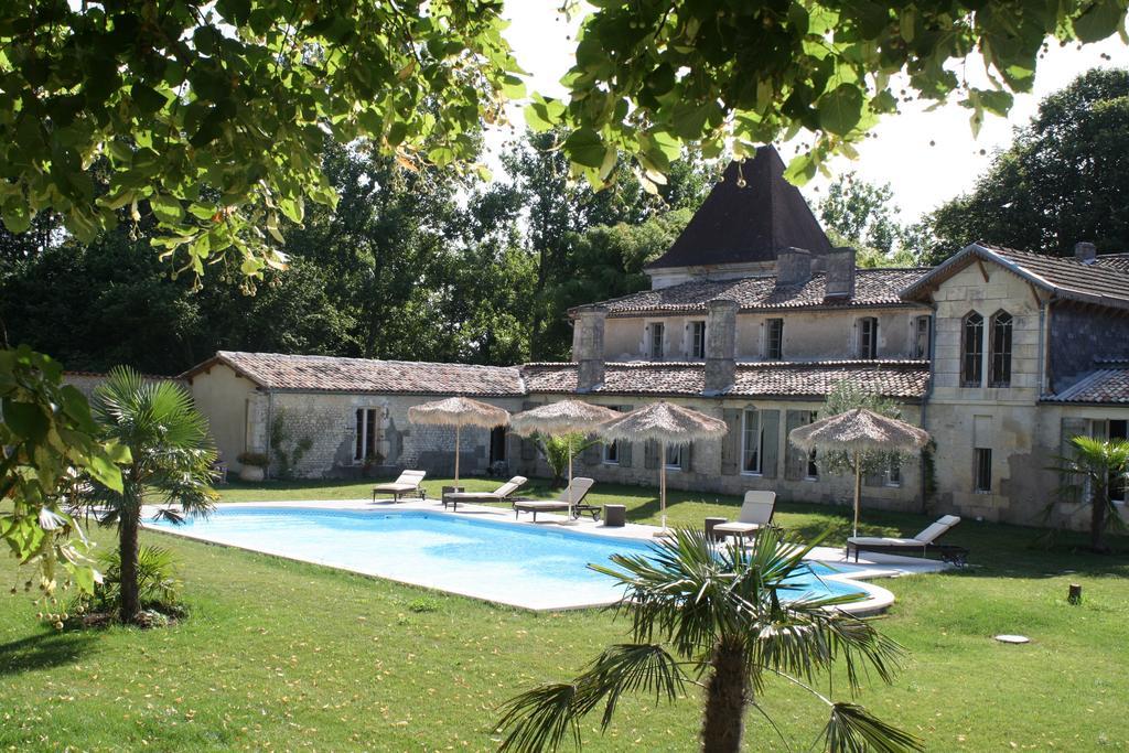مبيت وإفطار Léoville Chateau De Puyrigaud المظهر الخارجي الصورة