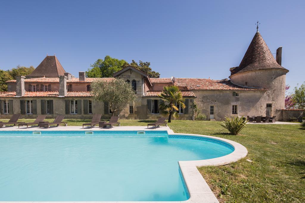 مبيت وإفطار Léoville Chateau De Puyrigaud المظهر الخارجي الصورة