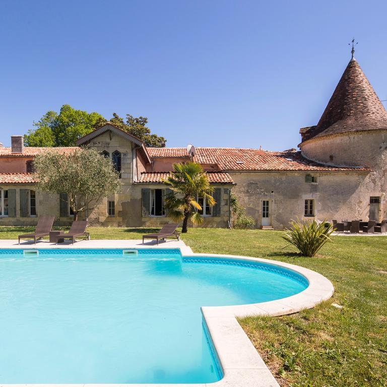 مبيت وإفطار Léoville Chateau De Puyrigaud المظهر الخارجي الصورة