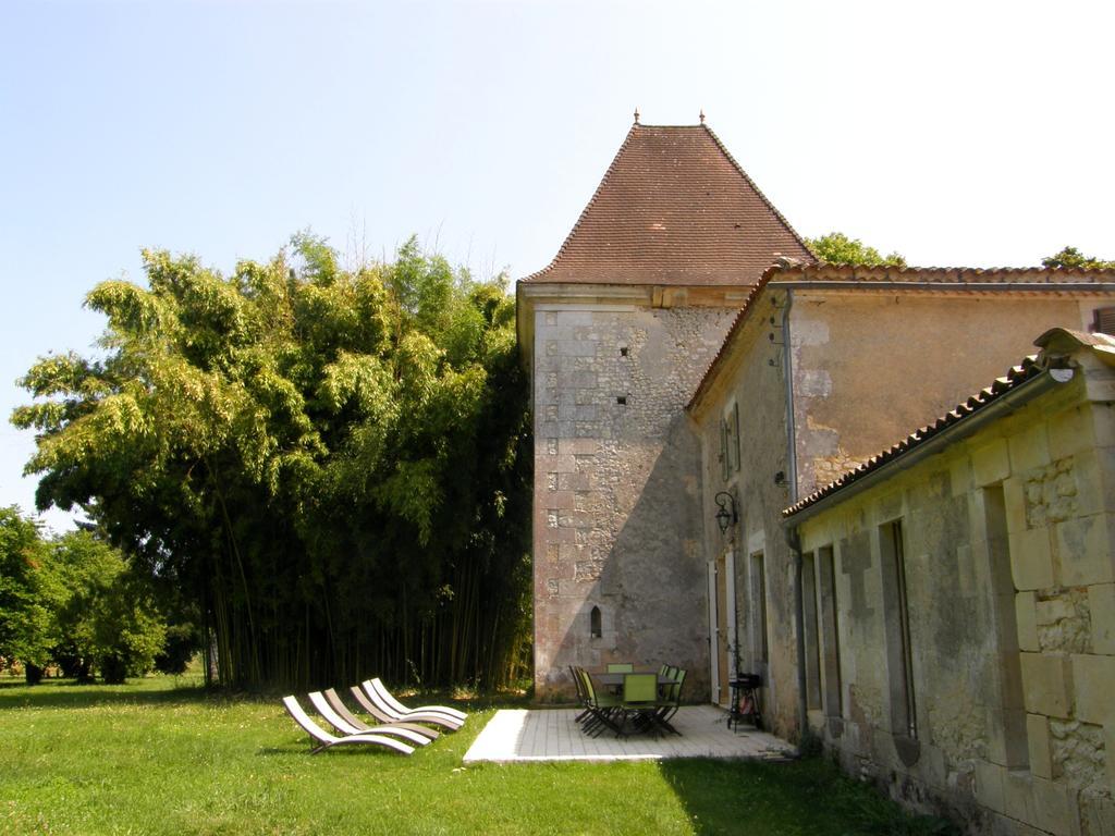 مبيت وإفطار Léoville Chateau De Puyrigaud المظهر الخارجي الصورة