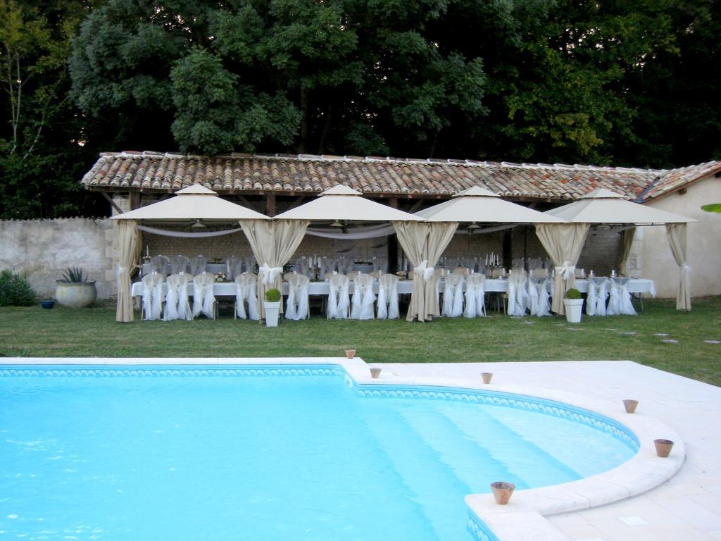 مبيت وإفطار Léoville Chateau De Puyrigaud المظهر الخارجي الصورة