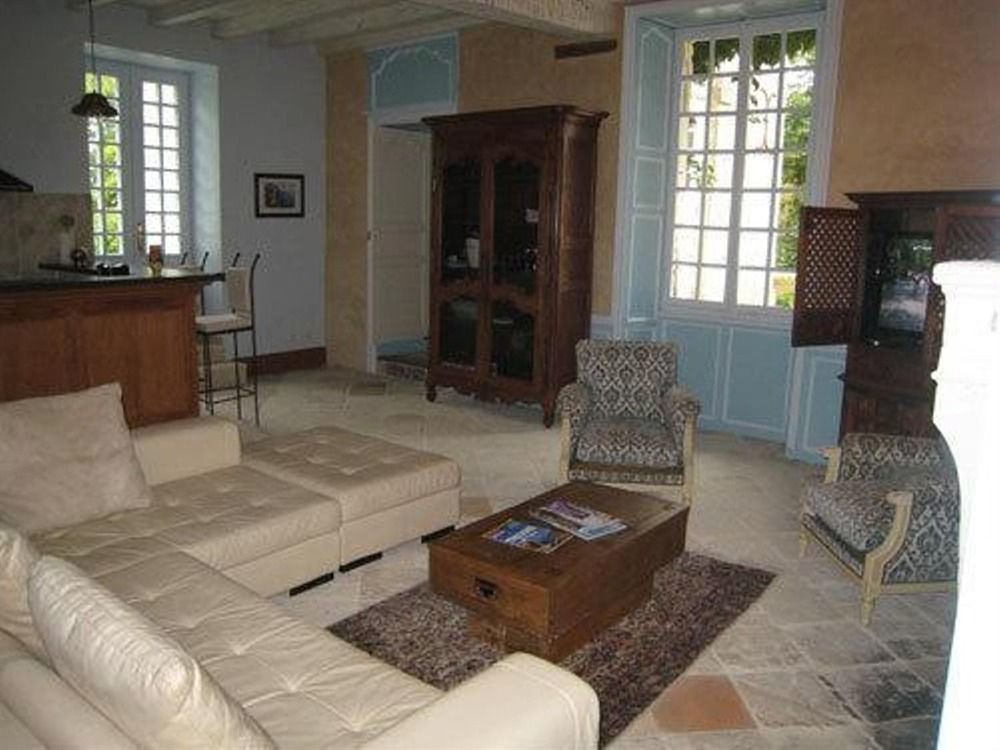 مبيت وإفطار Léoville Chateau De Puyrigaud المظهر الخارجي الصورة